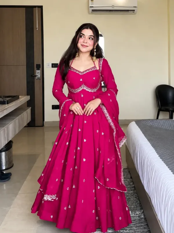Royal Party Wear Gown – Elegant & Stylish Women’s Collection